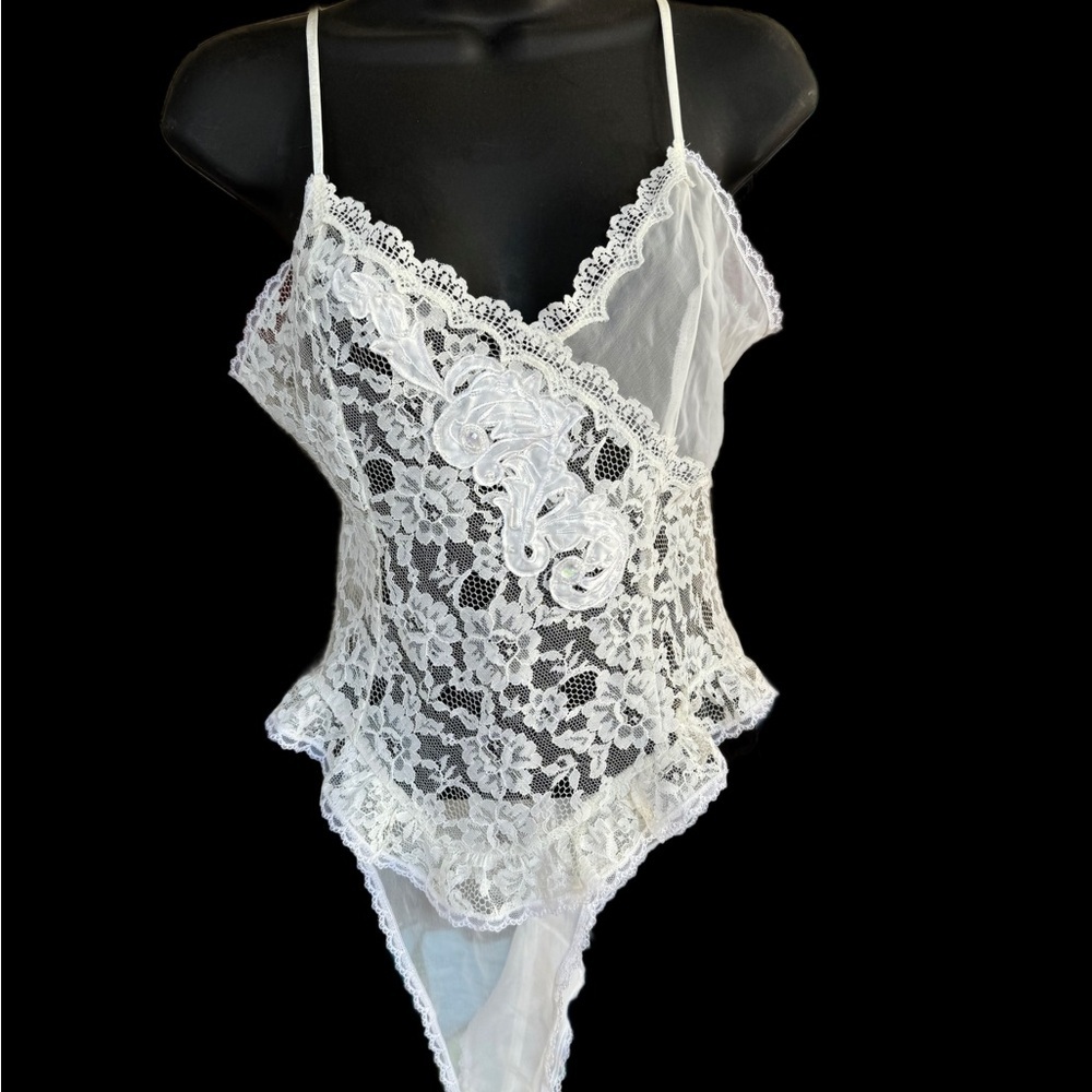 Vintage Y2K lace Teddy vintage Victoria’s Secret gold label lace négligée medium